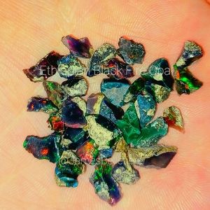 100% Natural Ethiopian BLACK Fire Opal 7.8ct 2-4mm